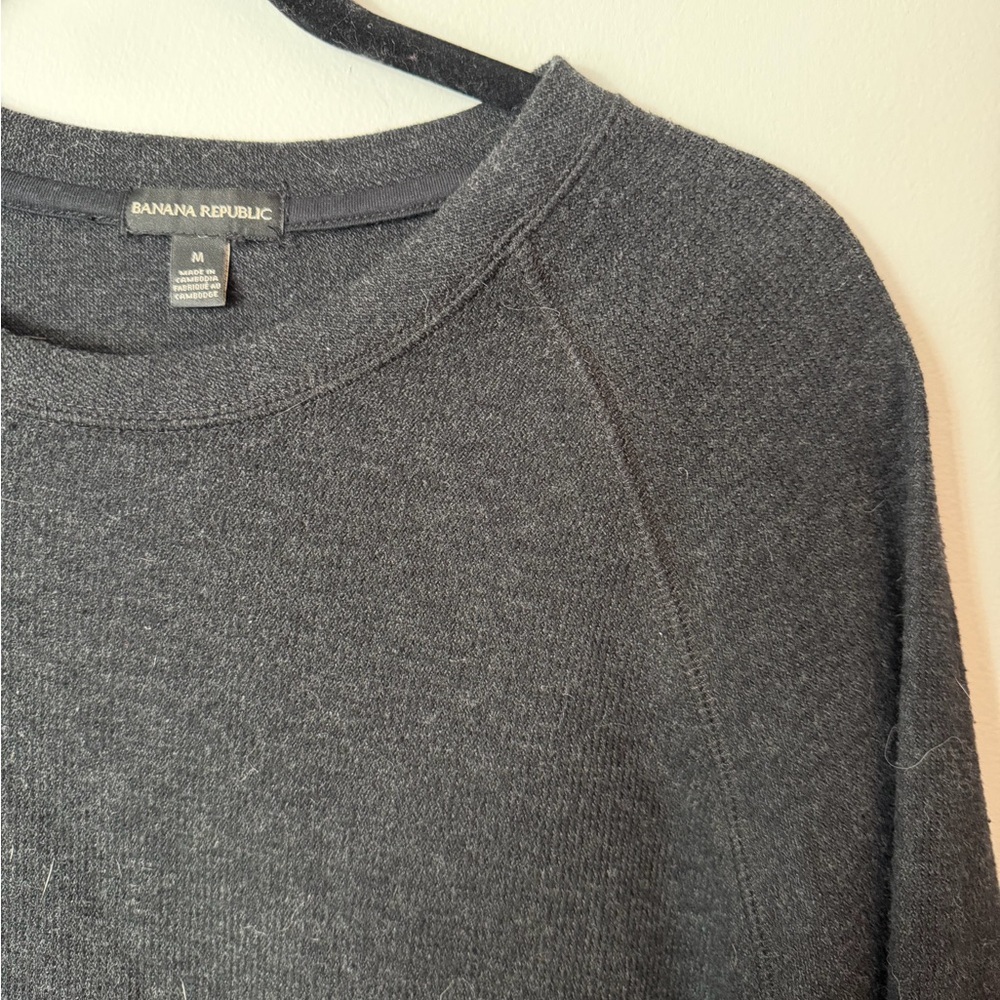 Banana Republic Dark Gray Crewneck Sweater Size M - Picture 4 of 4